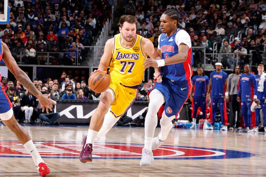 V体育网页版-东契奇空砍32+7+6 湖人惜败活塞9连胜遭终结